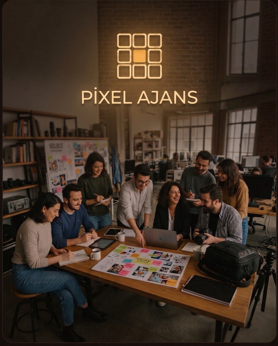 Pixel Ajans ekibi ofiste çalışırken